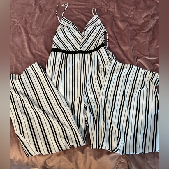 Pants - Striped jumpsuit with open back